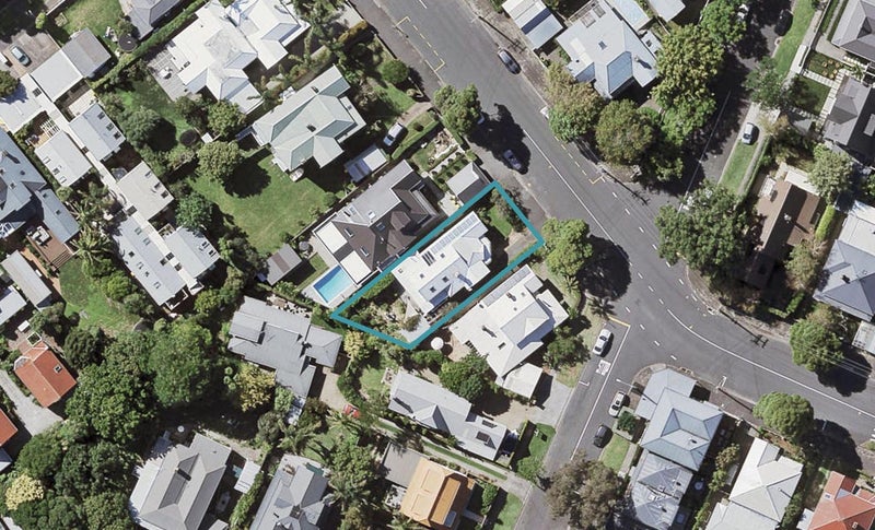 11 Tainui Road, Devonport, Auckland - Carousel 1
