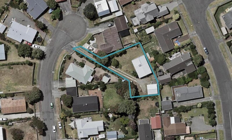 10 Goldie Place, Waikanae Beach, Waikanae - Carousel 1