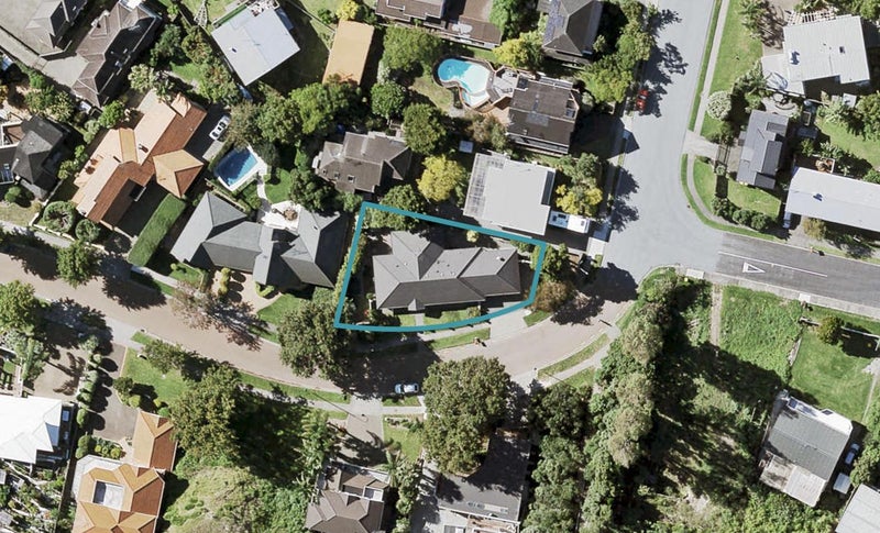 21 Oakwood Grove, Eastern Beach, Auckland - Carousel 1
