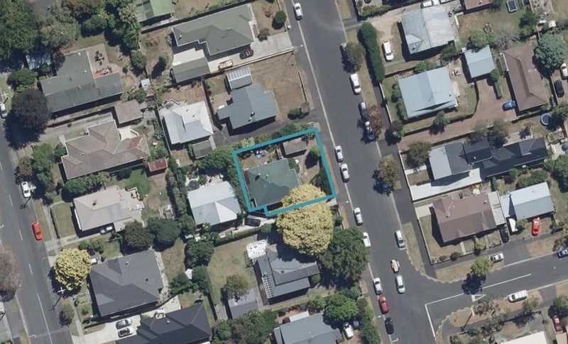 24 Bond Street, Hamilton East, Hamilton - Carousel 1