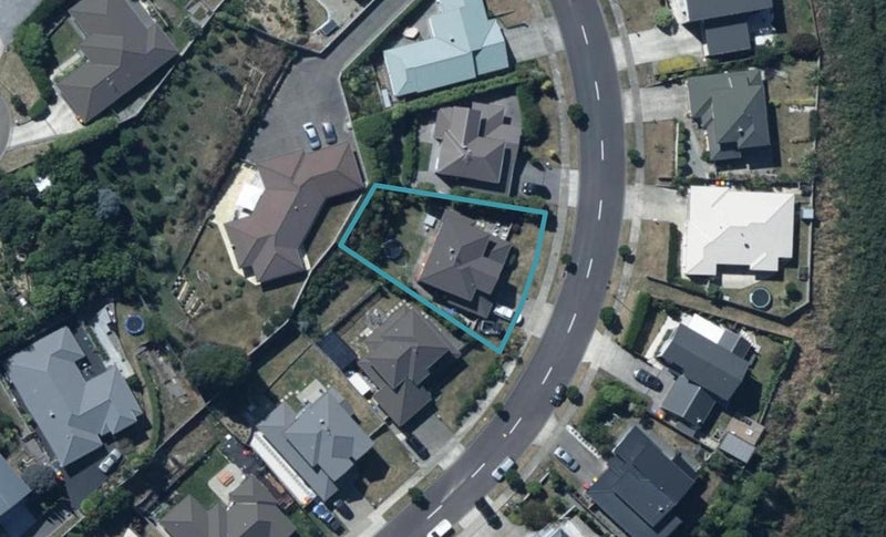 44 Te Puia Drive, Aotea, Porirua - Carousel 1