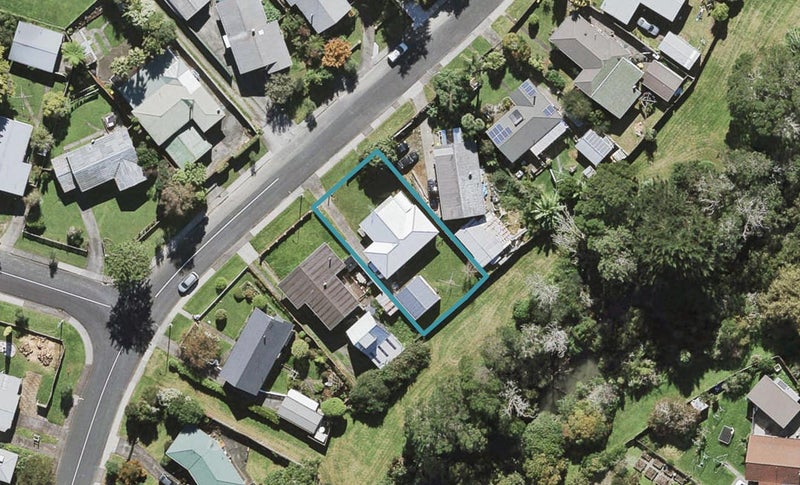 13 Riverpark Crescent, Henderson, Auckland - Carousel 1
