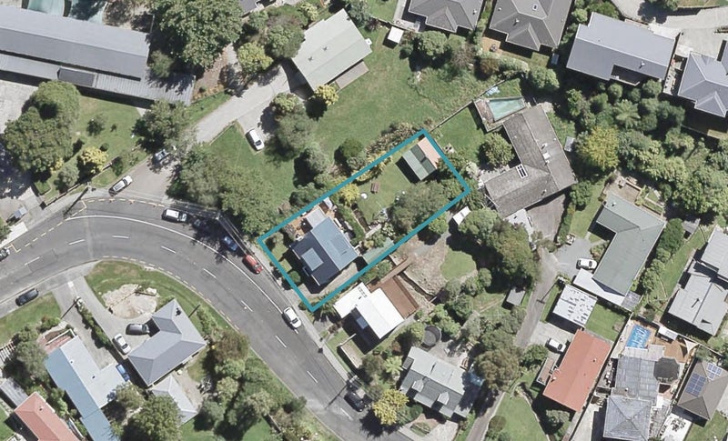 7 Forest Road, Pinehaven, Upper Hutt - Carousel 1