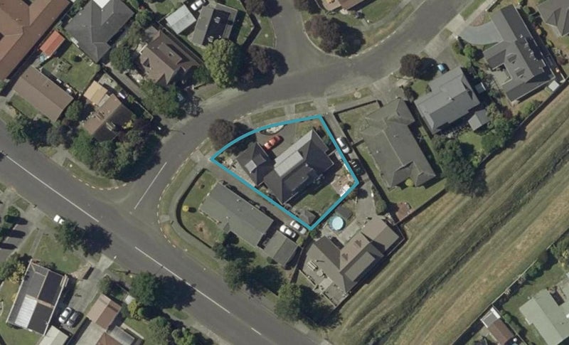 4 Caroline Crescent, Highbury, Palmerston North - Carousel 1