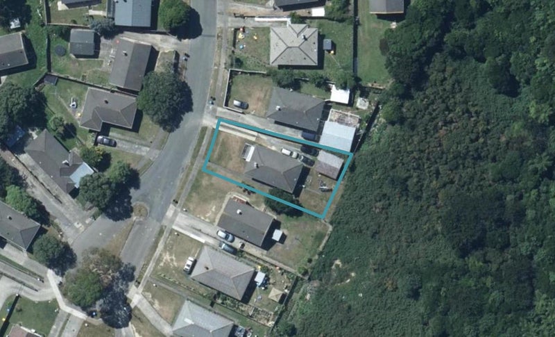 19 Surprise Place, Cannons Creek, Porirua - Carousel 1