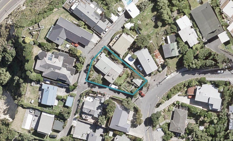 9 Howard Road, Point Howard, Lower Hutt - Carousel 1
