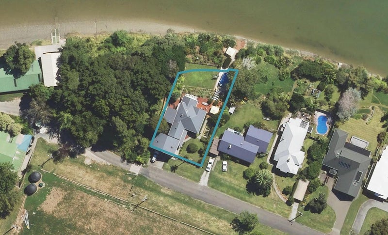 10 Score Road, Inner Kaiti, Gisborne - Carousel 1