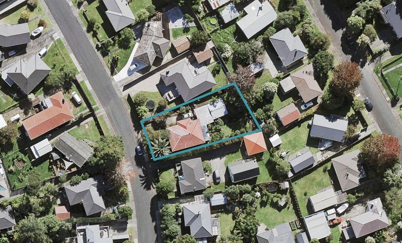 33 Paragon Avenue, Beach Haven, Auckland - Carousel 1