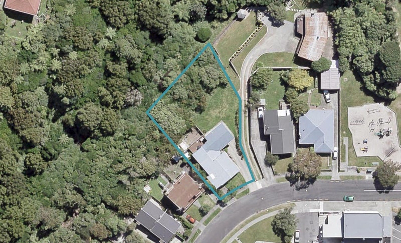 15 Holly Grove, Maungaraki, Lower Hutt - Carousel 1