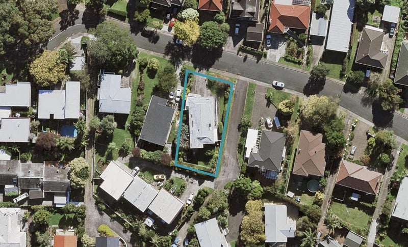 28 James Evans Drive, Northcote, Auckland - Carousel 1