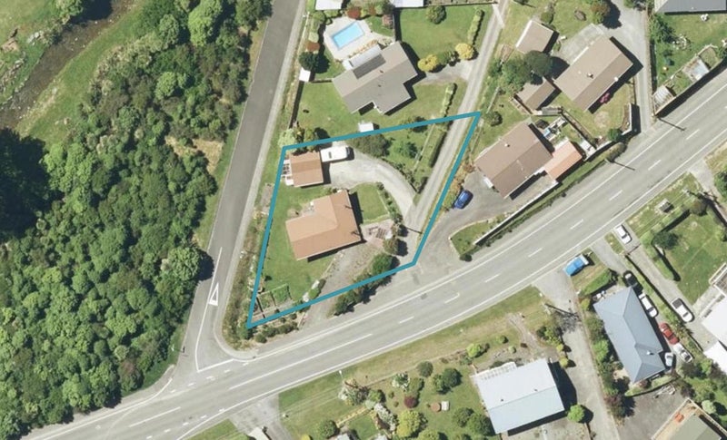 237 Waikawa Road, Waikawa, Picton - Carousel 1