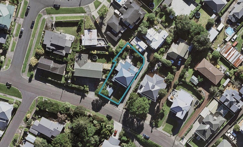 71 Palmerston Road, Birkenhead, Auckland - Carousel 1