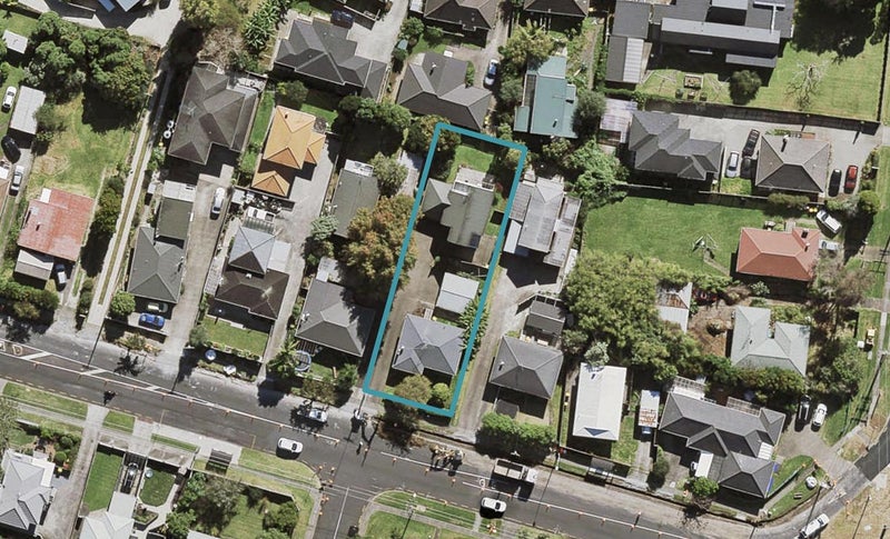 2/5 Raleigh Road, Northcote, Auckland - Carousel 1