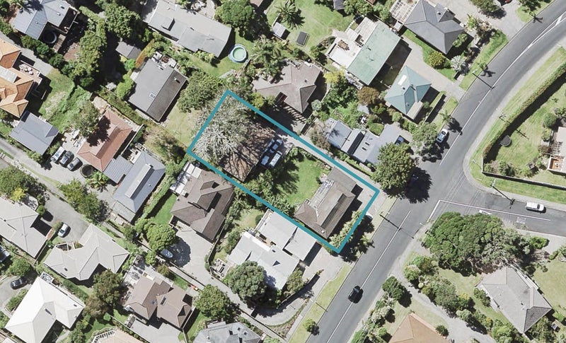 2/450 Beach Road, Murrays Bay, Auckland - Carousel 1