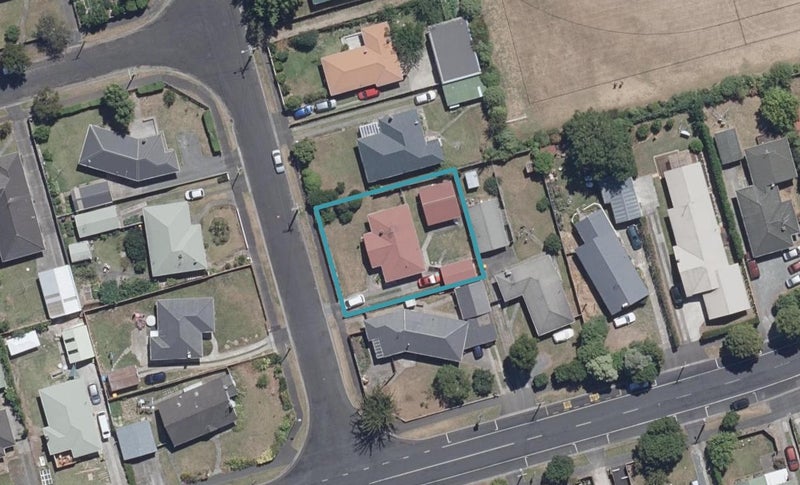 4 Defoe Avenue, Hillcrest, Hamilton - Carousel 1