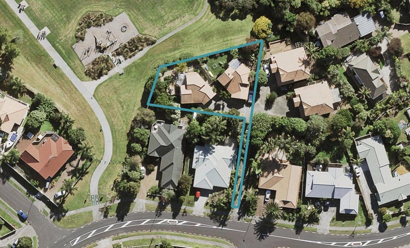 1/21 Goldfinch Rise, Unsworth Heights, Auckland - Carousel 1
