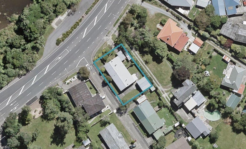 1/8 Cederholm Grove, Brown Owl, Upper Hutt - Carousel 1