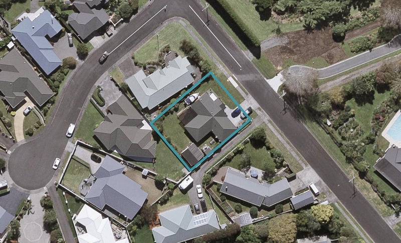 98 Queens Road, Glen Avon, New Plymouth - Carousel 1