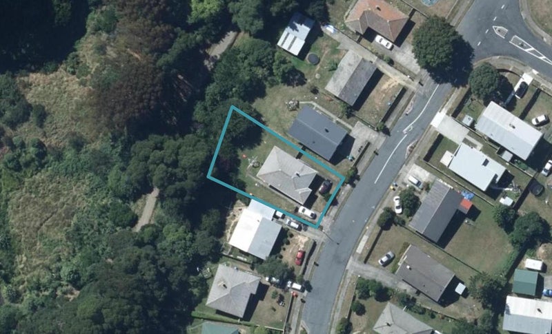 35 Waihemo Street, Waitangirua, Porirua - Carousel 1