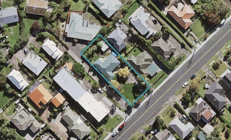 81 Ocean View Road, Hillcrest, Auckland - Carousel 1