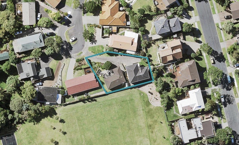 10 Aries Place, Shelly Park, Auckland - Carousel 1