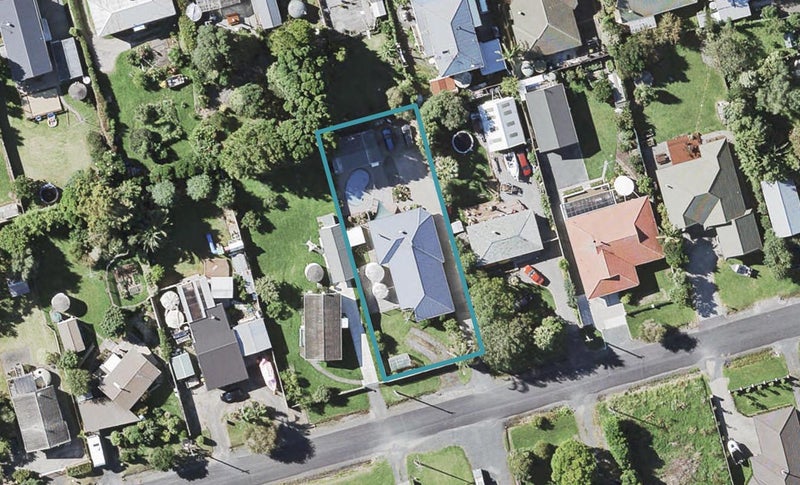 14 Fourth View Avenue, Beachlands, Auckland - Carousel 1