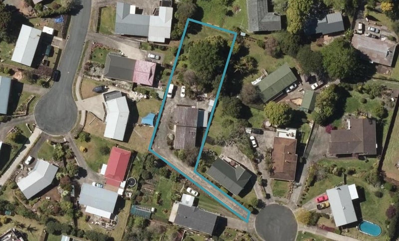 11 Lockesley Place, Onerahi, Whangarei - Carousel 1