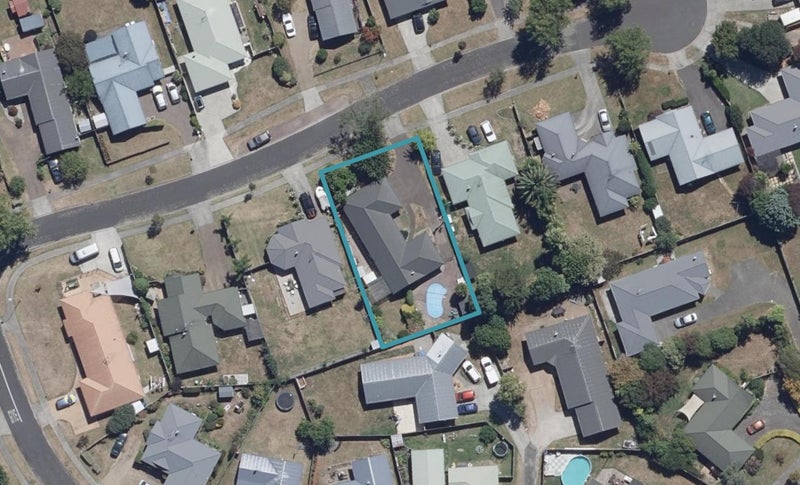 18 Sarindah Place, Fairview Downs, Hamilton - Carousel 1
