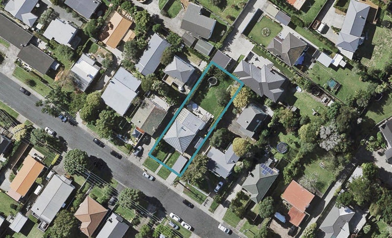 8 Evan Street, Belmont, Auckland - Carousel 1