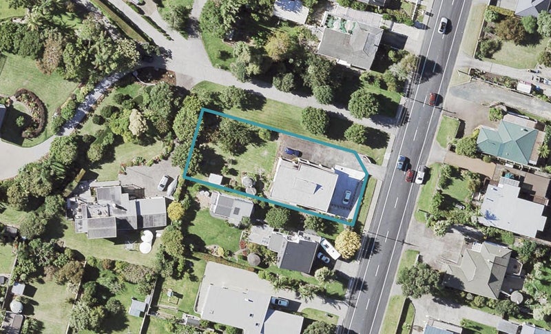 10 Shelly Bay Road, Beachlands, Auckland - Carousel 1