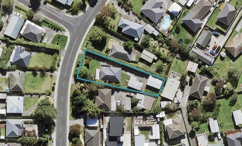 35 Kervil Avenue, Te Atatu Peninsula, Auckland - Carousel 1