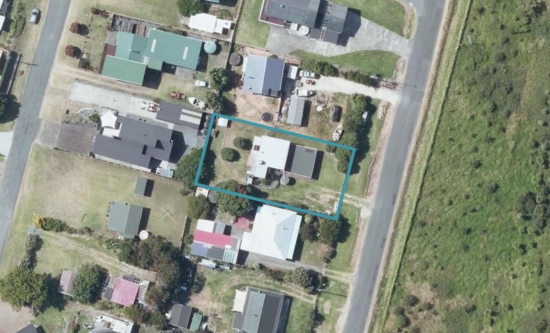 60 Newcastle Street, Māhia - Carousel 1
