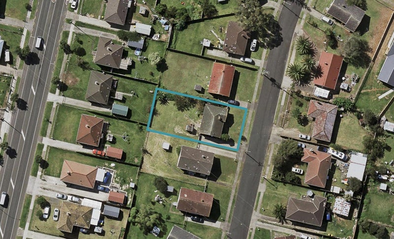 7 Featherston Crescent, Otara, Auckland - Carousel 1