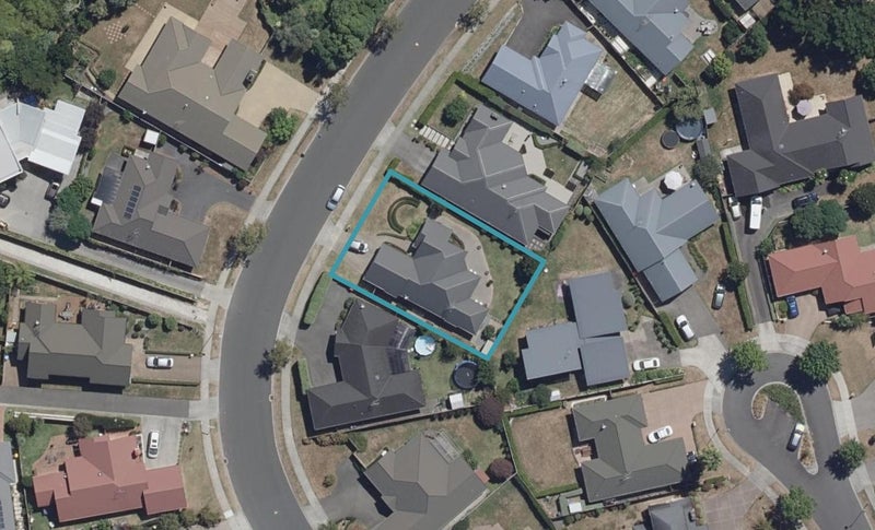 53 Saint James Drive, Huntington, Hamilton - Carousel 1