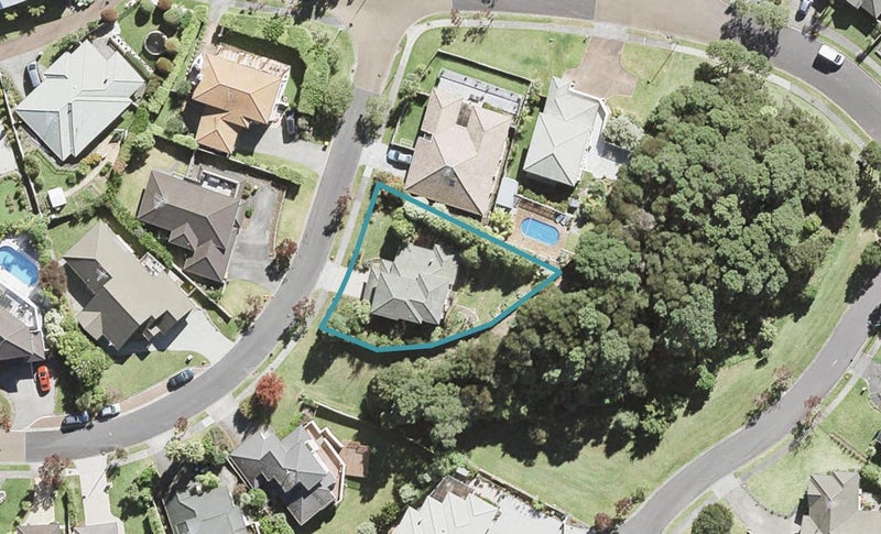 4 Greenleaf Way, Northcross, Auckland - Carousel 1