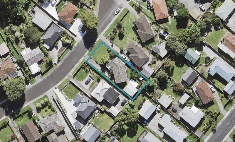 17 Barnfield Place, Glendene, Auckland - Carousel 1