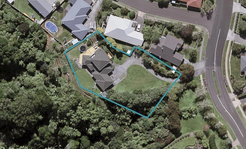 22 Shelter Grove, Frankleigh Park, New Plymouth - Carousel 1