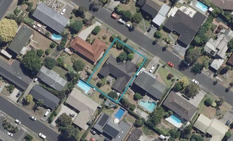 11 Cattanach Street, St Andrews, Hamilton - Carousel 1