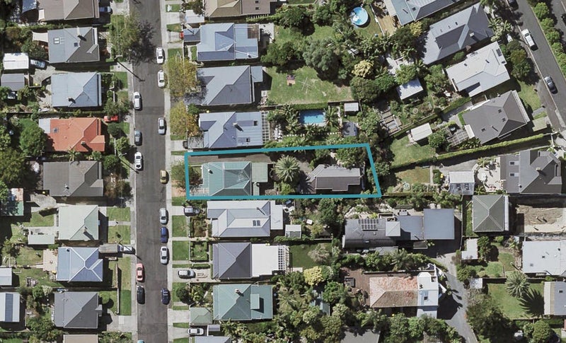 1/12 Roslyn Terrace, Devonport, Auckland - Carousel 1