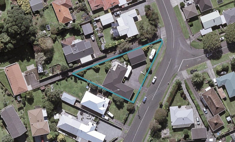 130 Govett Avenue, Frankleigh Park, New Plymouth - Carousel 1