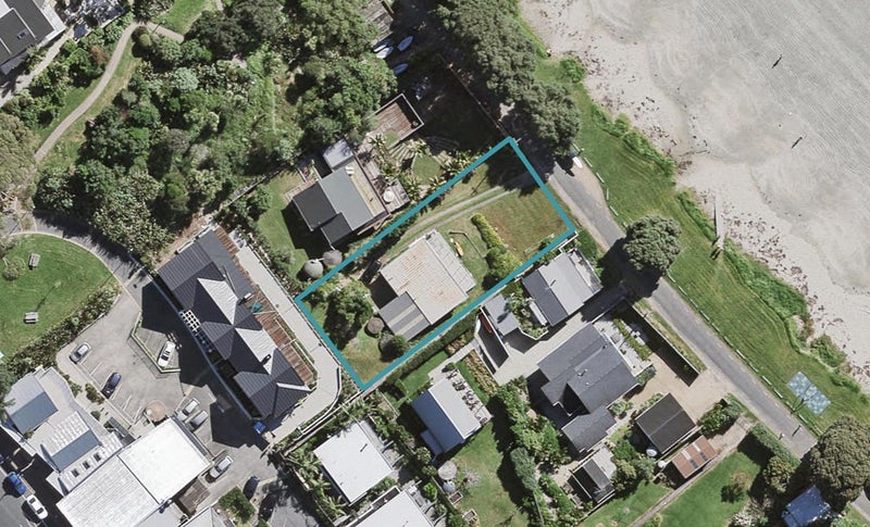 32 Beach Parade, Oneroa, Waiheke Island - Carousel 1