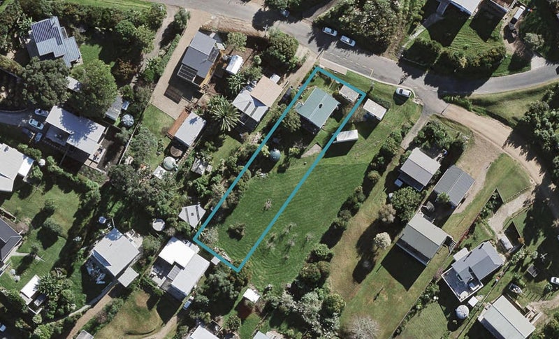 8 Nelson Avenue, Surfdale, Waiheke Island - Carousel 1