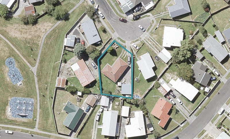 12 Bunratty Grove, Wainuiomata, Lower Hutt - Carousel 1