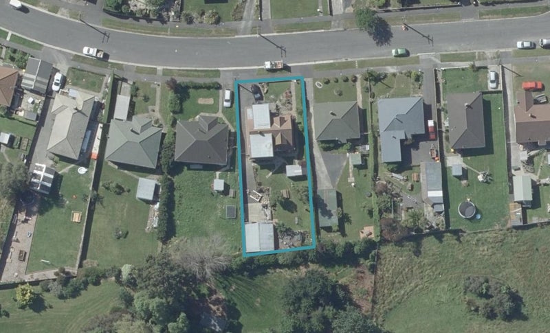 9 Burgess Street, Green Island, Dunedin - Carousel 1