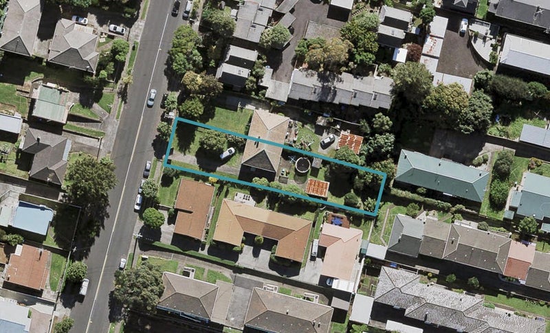 18A Fowlds Avenue, Sandringham, Auckland - Carousel 1