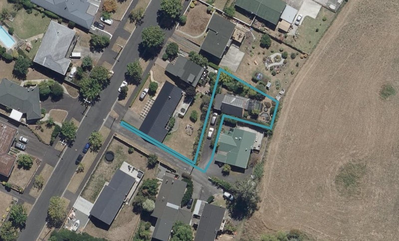 42A Acacia Crescent, Glenview, Hamilton - Carousel 1