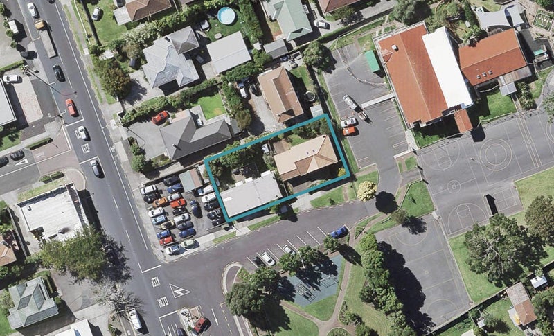 1/2 School Road, Belmont, Auckland - Carousel 1