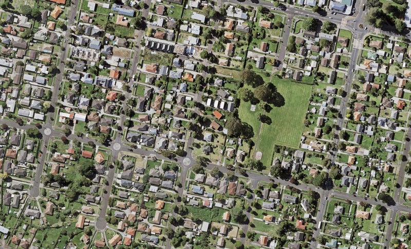 24 Waddell Avenue, Point England, Auckland - Carousel 1