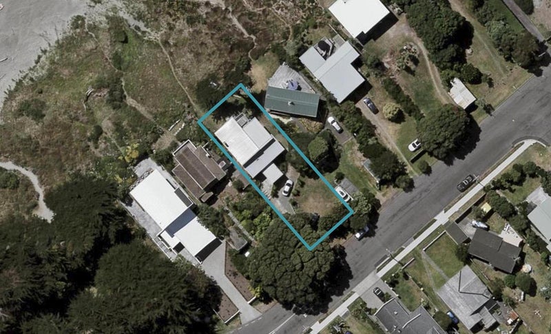 21 Tutere Street, Waikanae Beach, Waikanae - Carousel 1