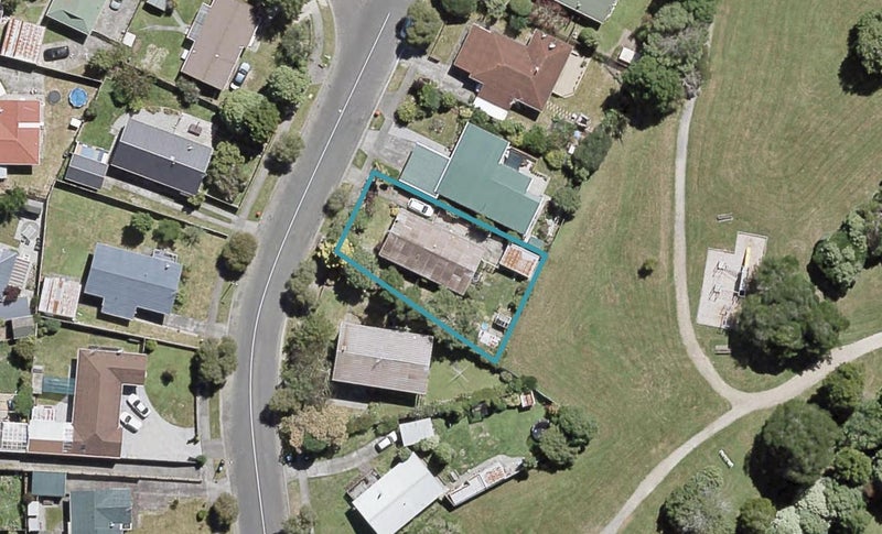 8 Larchmont Grove, Totara Park, Upper Hutt - Carousel 1